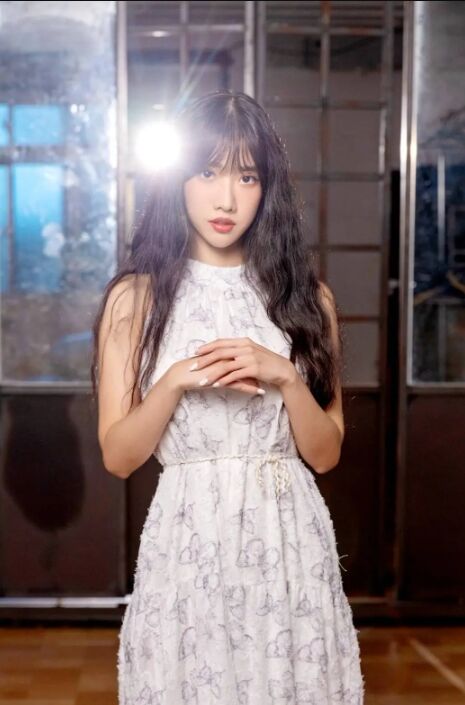 楊若歆發(fā)布最新單曲《迷霧之謎》從啦啦女神到音樂(lè)新星的華麗轉(zhuǎn)身