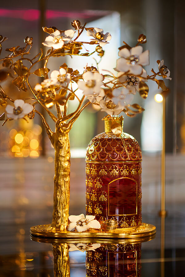 隨「蜂」入夏，尋香嬌蘭蜜境花園 法國嬌蘭攜手全球品牌代言人楊洋共度Bee Garden主題之宴