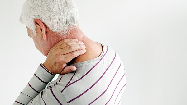 頸椎骨質增生前胸后背疼是怎么回事