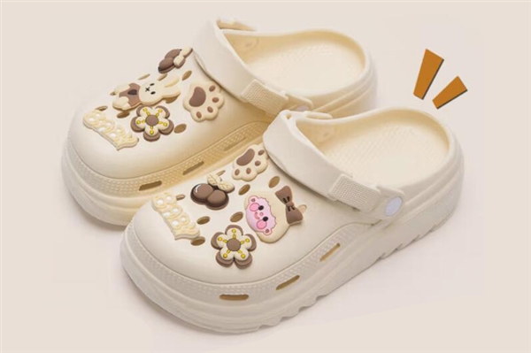 女子穿7cm厚洞洞鞋崴腳粉碎性骨折：完全康復(fù)需3個月