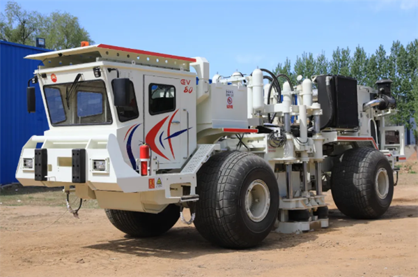 石油勘探神器！我國(guó)超大噸位寬頻EV80可控震源完成野外生產(chǎn)試驗(yàn)