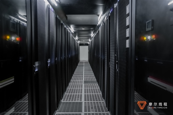 國(guó)產(chǎn)AI的希望！摩爾線(xiàn)程夸娥千卡集群化解AI算力國(guó)產(chǎn)化難題