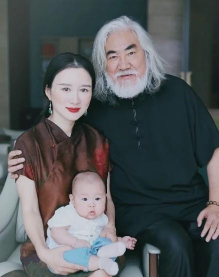 杜星霖比張紀中小了多少歲,張紀中娶小30歲妻子杜星霖 10