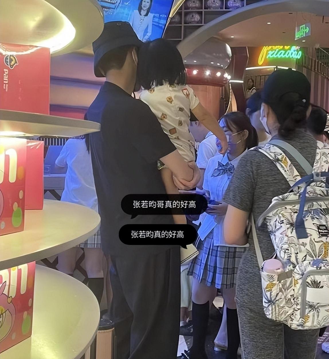 唐藝昕接女兒放學，張若昀4歲女兒近照 14