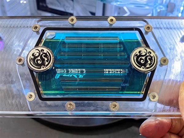 微星主板首秀CAMM2、Mini_CUDIMM兩大革命性內(nèi)存！下代普及四大徒手DIY設(shè)計