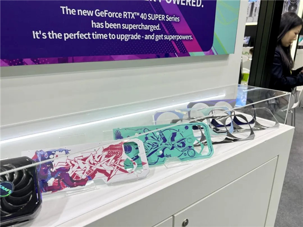 銘瑄推出背靠背主板、全新形態(tài)顯卡 幾乎看不到線材