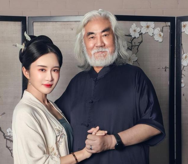 杜星霖比張紀中小了多少歲,張紀中娶小30歲妻子杜星霖 26