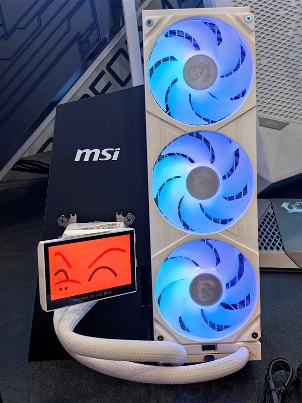 微星機電散新成果秀：優(yōu)雅堅固楓木、獨特雙層葉片