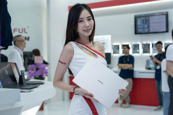 七彩虹EPOCH筆記本發(fā)布：首配AIPC助手、AI算力可達(dá)321TOPS