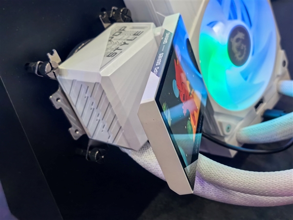 微星機電散新成果秀：優(yōu)雅堅固楓木、獨特雙層葉片