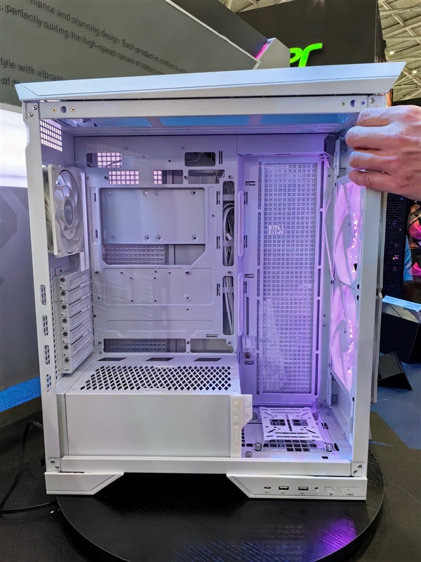 微星機電散新成果秀：優(yōu)雅堅固楓木、獨特雙層葉片