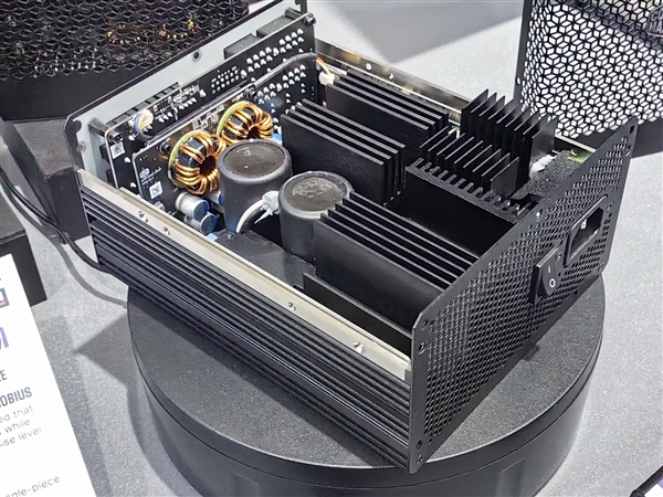 1100W電源不需要風扇！酷冷至尊做到了