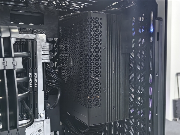 1100W電源不需要風扇！酷冷至尊做到了