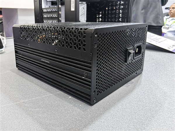 1100W電源不需要風扇！酷冷至尊做到了