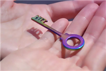 宇宙級浪漫！哈工大2024錄取通知書來了：送一把金鑰匙 太空金屬材料打造