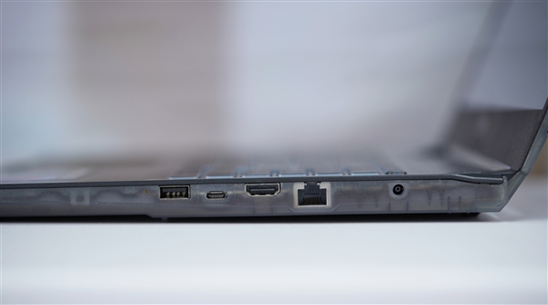 賽博機(jī)械風(fēng)十足！微星新款星影15 Air圖賞