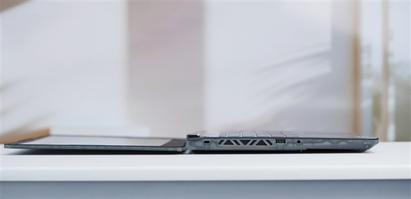 賽博機(jī)械風(fēng)十足！微星新款星影15 Air圖賞