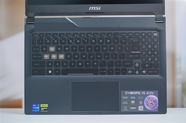 賽博機(jī)械風(fēng)十足！微星新款星影15 Air圖賞