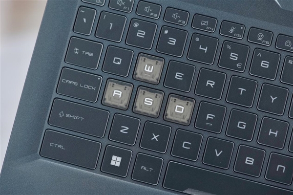 賽博機(jī)械風(fēng)十足！微星新款星影15 Air圖賞