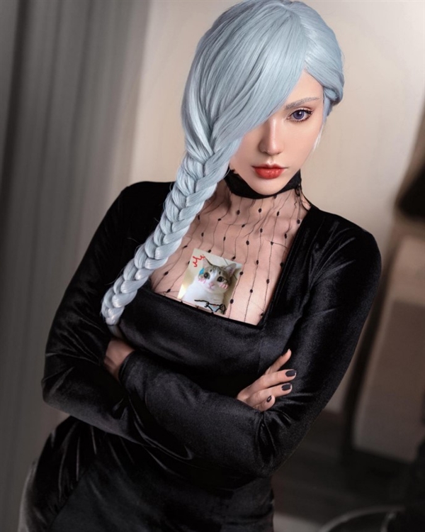 烏克蘭美女Cos《咒術(shù)回戰(zhàn)》冥冥：皮衣黑絲身材熱辣