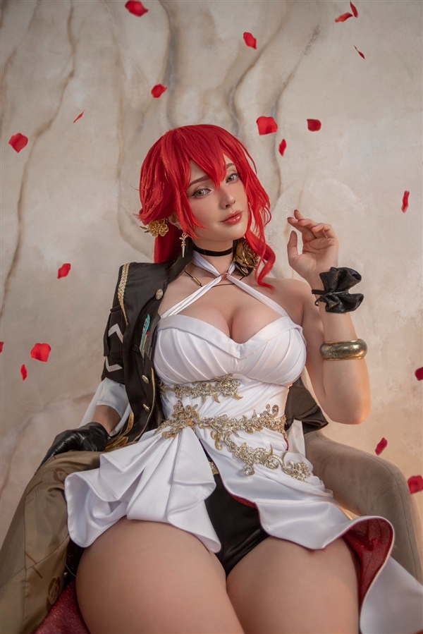 烏克蘭美女Cos《咒術(shù)回戰(zhàn)》冥冥：皮衣黑絲身材熱辣