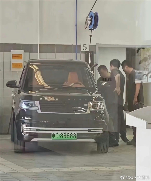 車頭字母“GAME OVER” 李鬼老頭樂開進(jìn)路虎4S店：售后都整沉默了