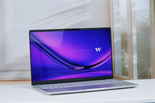 驍龍X Elite+2.8K OLED屏 華碩無畏Pro15 2024高能 AI 超輕薄本圖賞