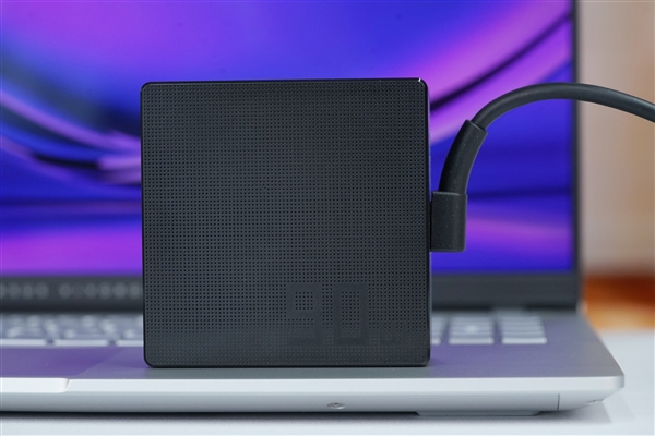 驍龍X Elite+2.8K OLED屏 華碩無畏Pro15 2024高能 AI 超輕薄本圖賞