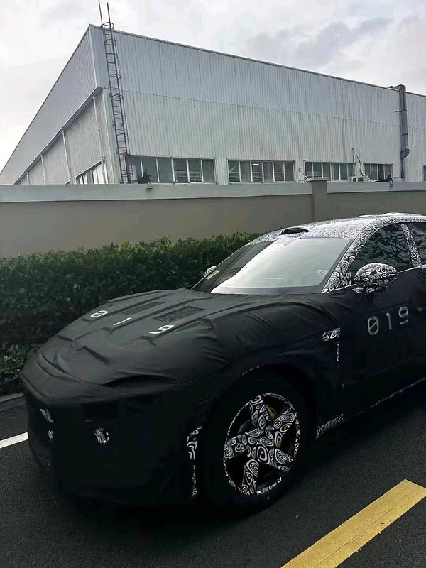 雷軍大殺招！小米汽車SUV路測諜照曝光：網(wǎng)友直呼法拉利Purosangue既視感