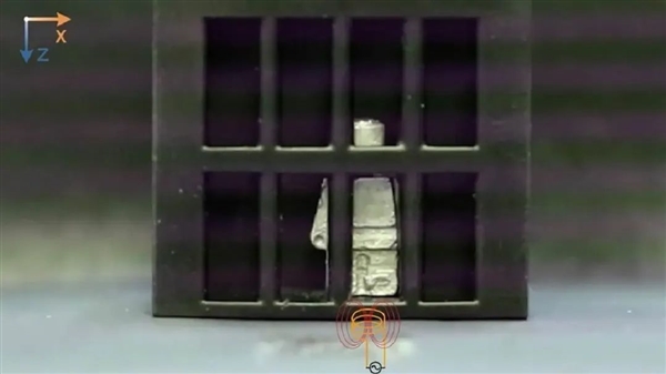 科學(xué)家造出固液相變機(jī)器人！能像《終結(jié)者》中一樣穿過(guò)牢籠