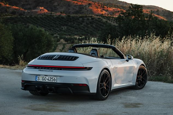 100萬起！新款保時(shí)捷911售價(jià)公布：首搭T-Hybrid混動(dòng)系統(tǒng)