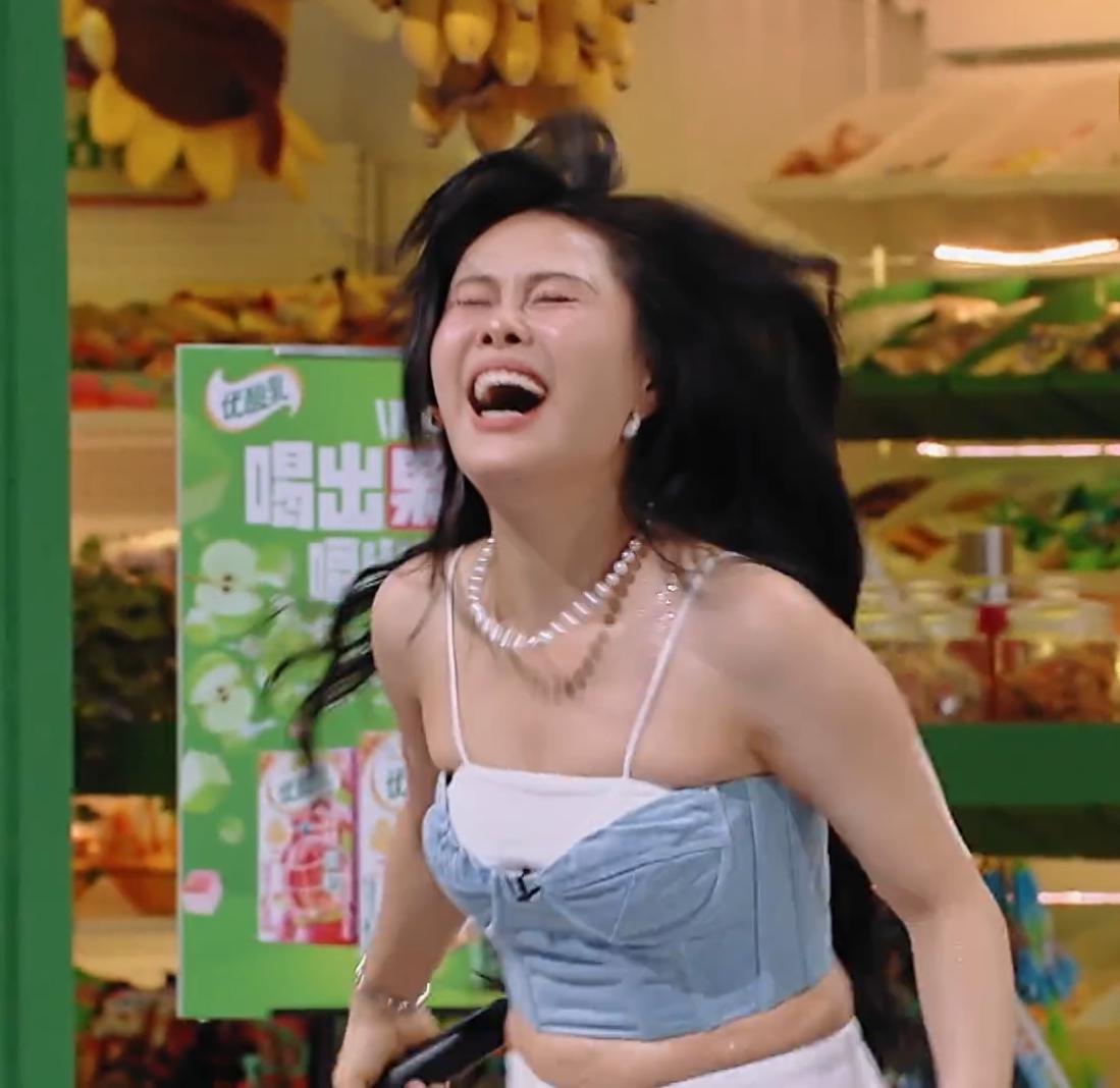 袁婭維聽(tīng)說(shuō)寧?kù)o賣浪姐團(tuán)服,寧?kù)o網(wǎng)上售賣浪姐的團(tuán)服 10