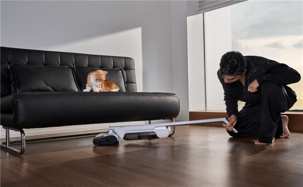 首次殺入1999元！云鯨智能洗地機(jī)F1冠軍版發(fā)布：一鍵提升3.8倍清潔力