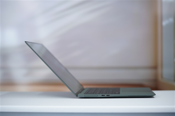 全球首發(fā)磁吸攝像頭！榮耀MagicBook Art 14圖賞