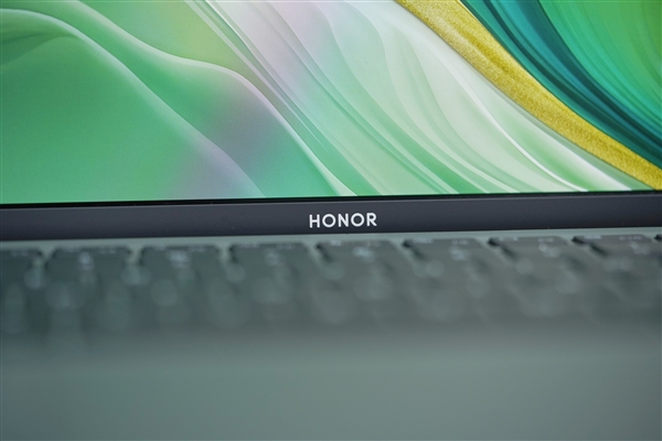 全球首發(fā)磁吸攝像頭！榮耀MagicBook Art 14圖賞