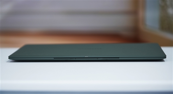 全球首發(fā)磁吸攝像頭！榮耀MagicBook Art 14圖賞