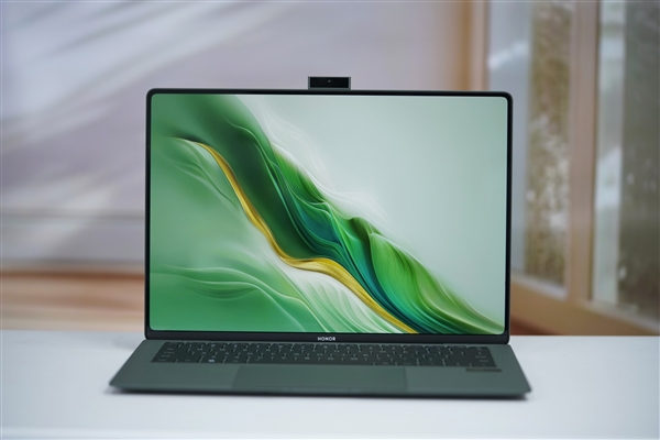 全球首發(fā)磁吸攝像頭！榮耀MagicBook Art 14圖賞