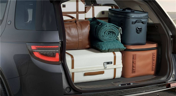 豪華品牌加持、標(biāo)配四驅(qū)！2025款發(fā)現(xiàn)運(yùn)動(dòng)版上市：售38.83萬(wàn)起