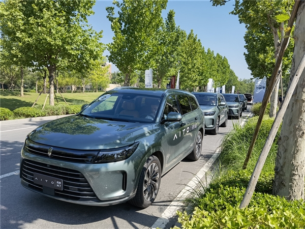 不怕被人黑！余承東：華為率先提出汽車全向主動安全 提高行業(yè)AEB標(biāo)準(zhǔn)