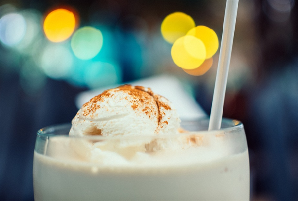 小伙吃冰淇淋后腦結(jié)冰 醫(yī)生提醒：不要在運(yùn)動(dòng)后猛吃冷飲