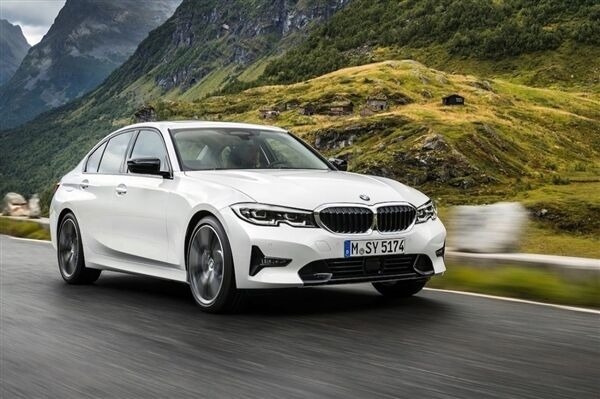 全系漲價3萬起！寶馬奔馳奧迪中國不降價后：來看車的人變多了