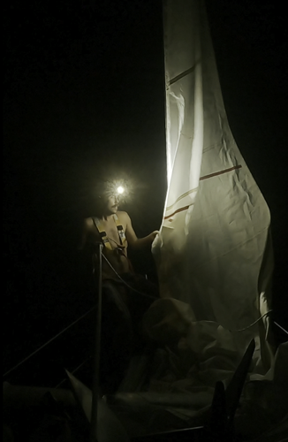 網(wǎng)紅辭職下海結(jié)果被困海中 這老哥要體驗(yàn)現(xiàn)實(shí)版海賊王