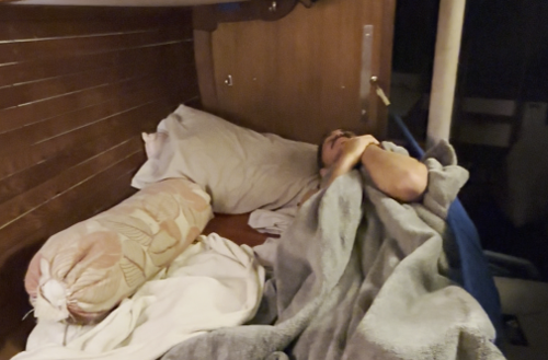 網(wǎng)紅辭職下海結(jié)果被困海中 這老哥要體驗(yàn)現(xiàn)實(shí)版海賊王