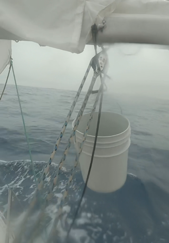 網(wǎng)紅辭職下海結(jié)果被困海中 這老哥要體驗(yàn)現(xiàn)實(shí)版海賊王