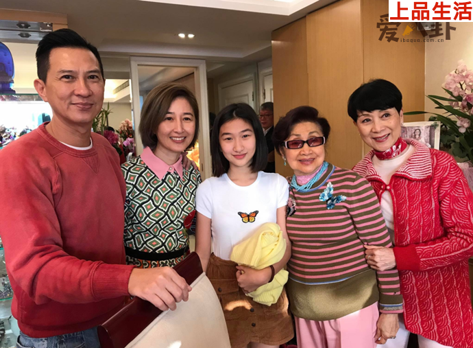 關(guān)詠荷夫妻和女兒