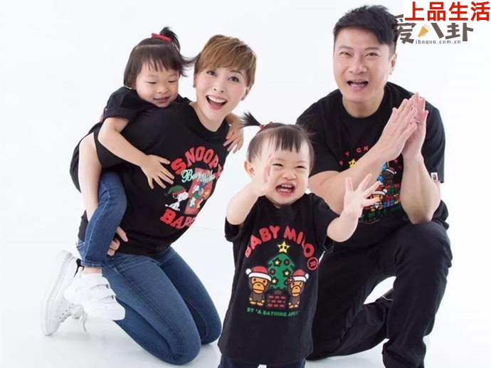 錢嘉樂(lè)湯盈盈一家四口