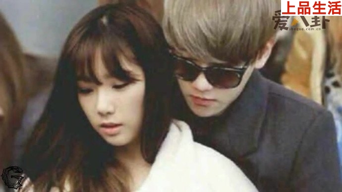 邊伯賢金泰妍機(jī)場擁抱圖