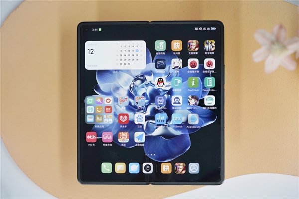 小米史上強折疊屏MIX Fold 4維修費公布：換塊內(nèi)屏要3590元