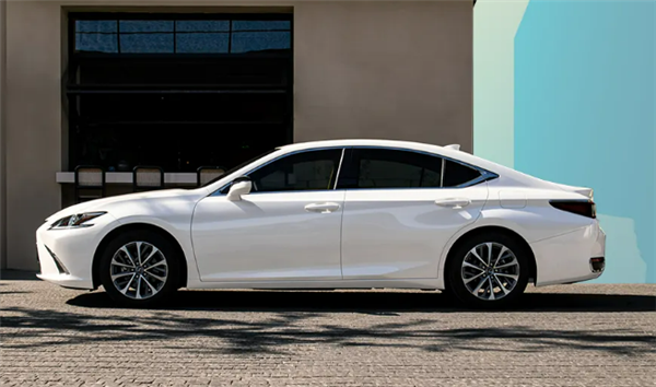 29.99萬元 雷克薩斯ES入門版本上市：依舊配2.0L發(fā)動(dòng)機(jī)