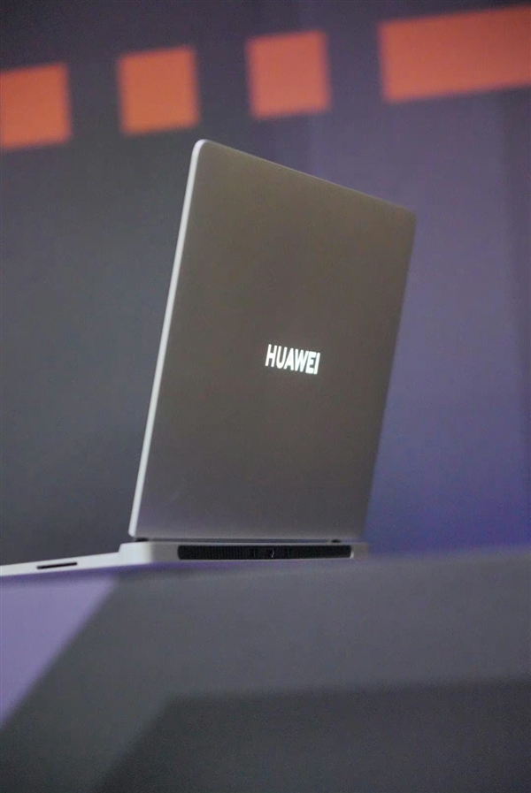 大變化！華為首款高性能本外觀細(xì)節(jié)曝光：帶有GT標(biāo)識(shí) 發(fā)光Logo